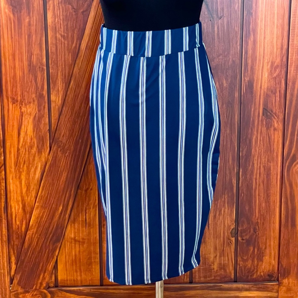NWT Amelia James Blue/White Striped Pencil Skirt